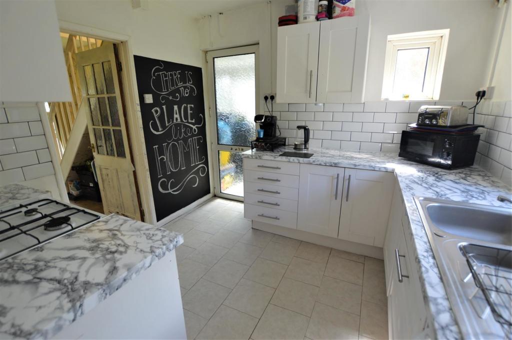 Kitchen1.JPG