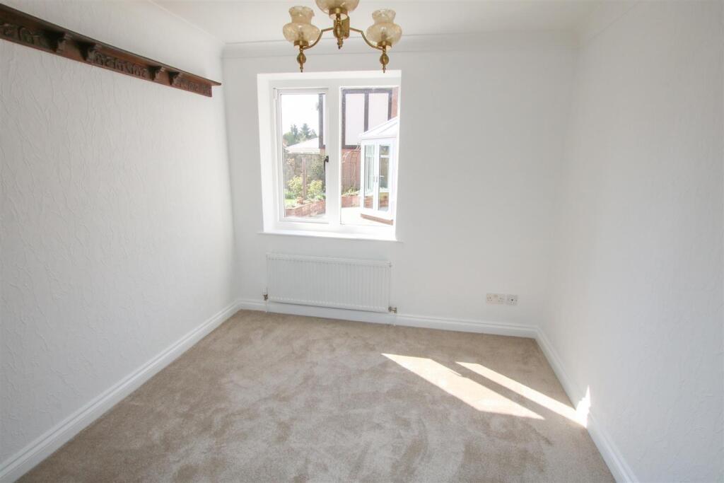 BEDROOM 5
