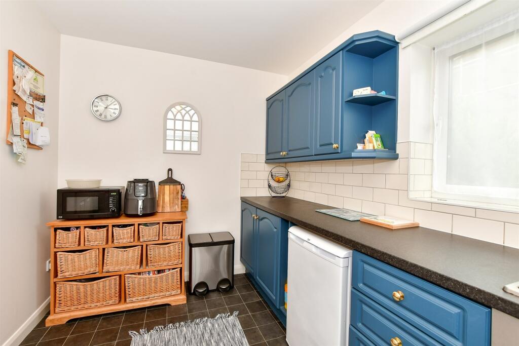 Kitchen/ Breakfast Room