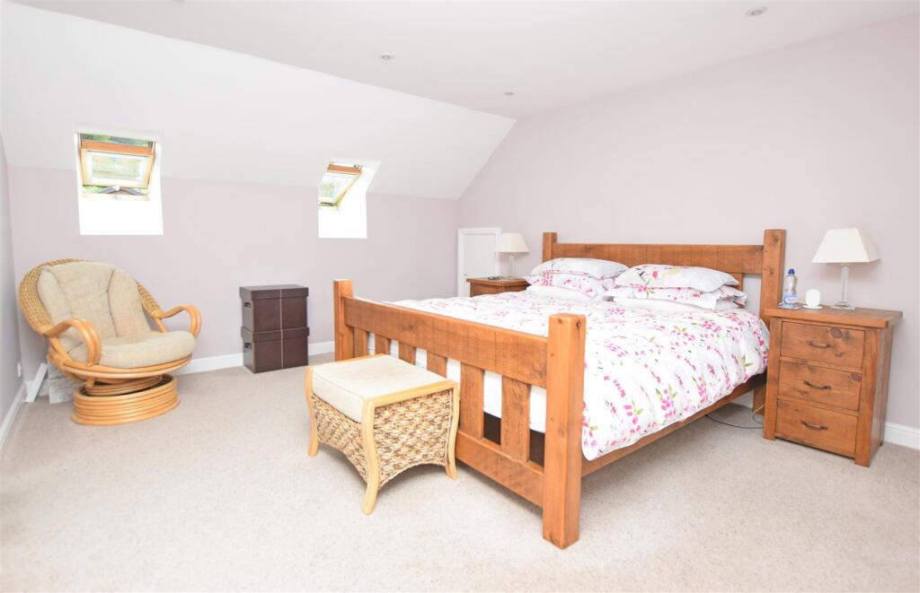 Bedroom 1.JPG