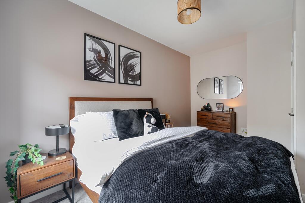 1369594-4-68f90854a91ae