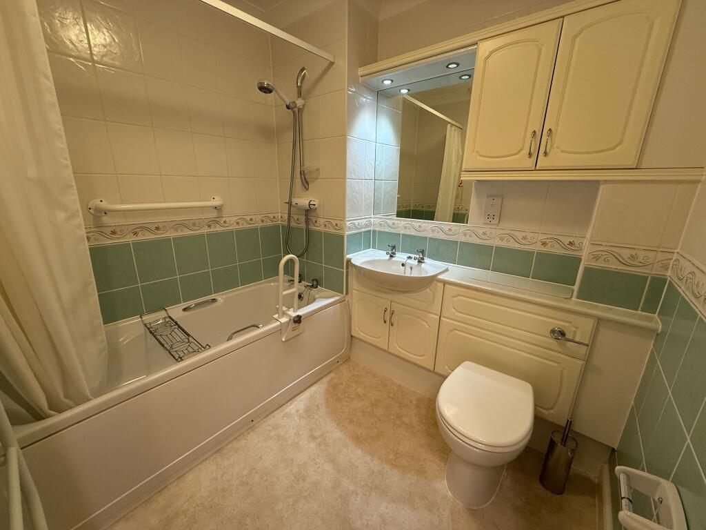 En-Suite Bathroom