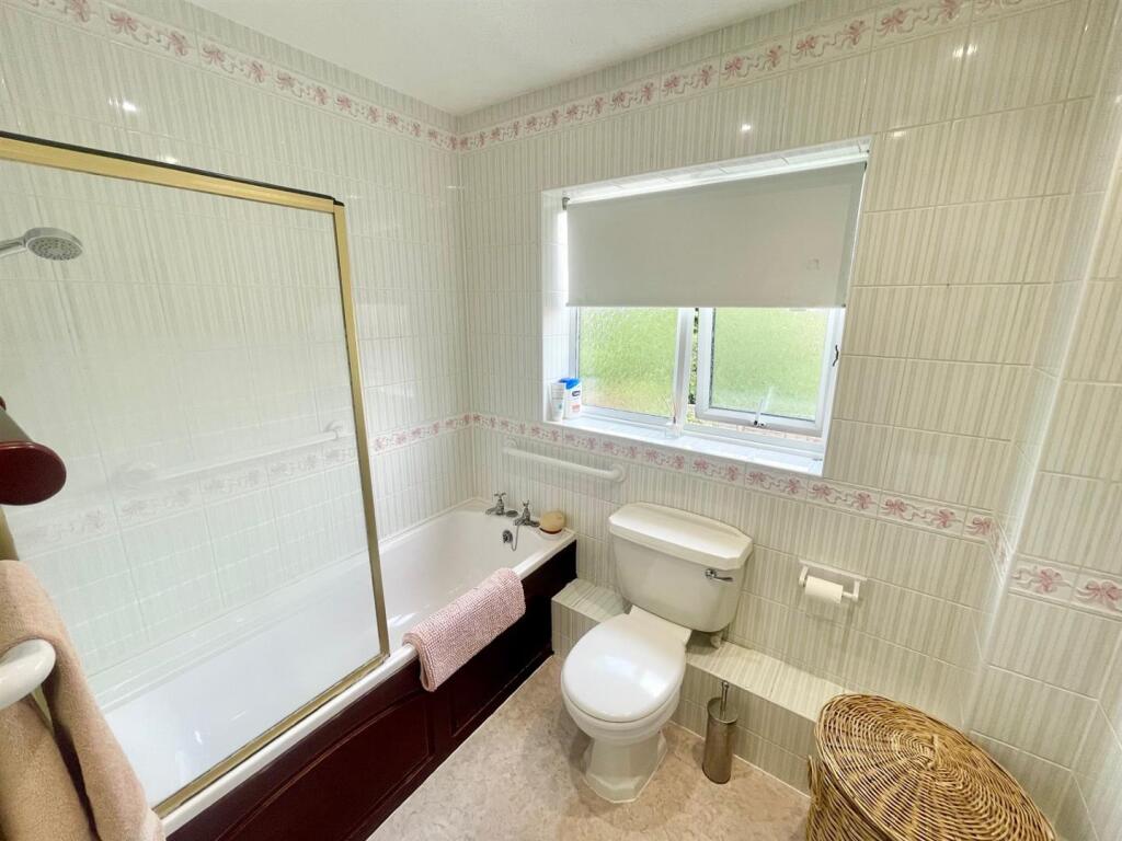 Bathroom.jpg