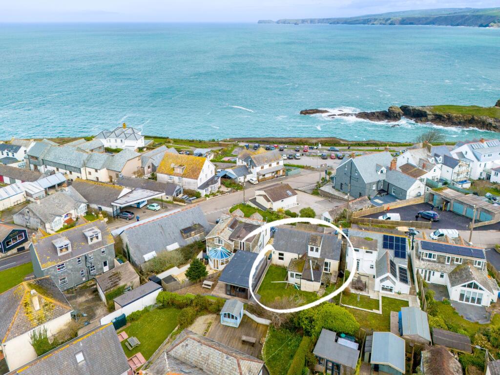 6603fedc9ac5b_Low_Res_Tintagel Terrace 4-8 circle