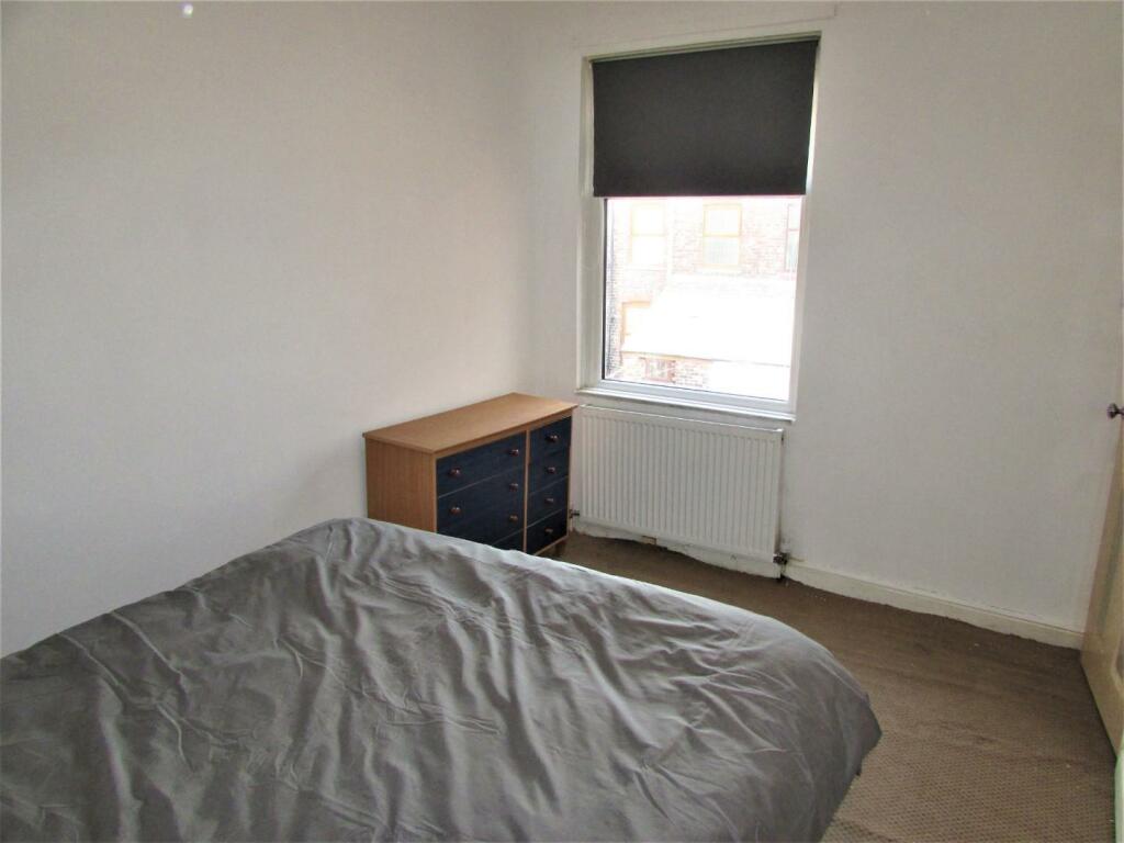 HedgesSt12bed2.JPG