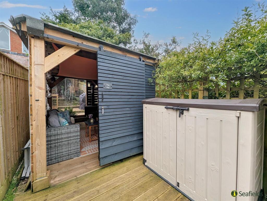 Garden Room &amp; Deck