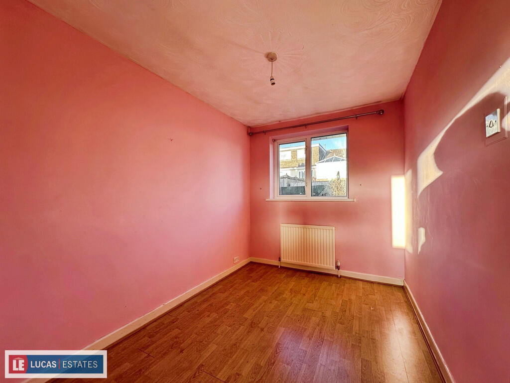 a4762399--4C32-B4...