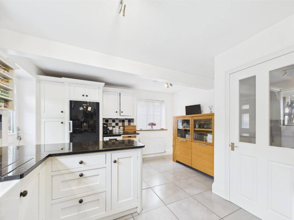 Kitchen/Breakfast Area