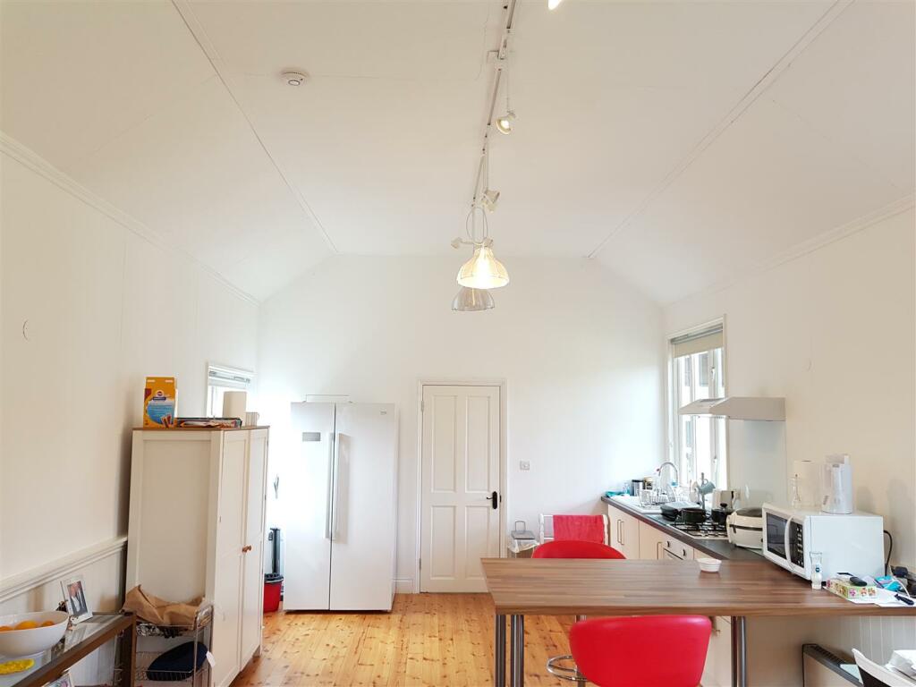 Lounge/diner/kitchen