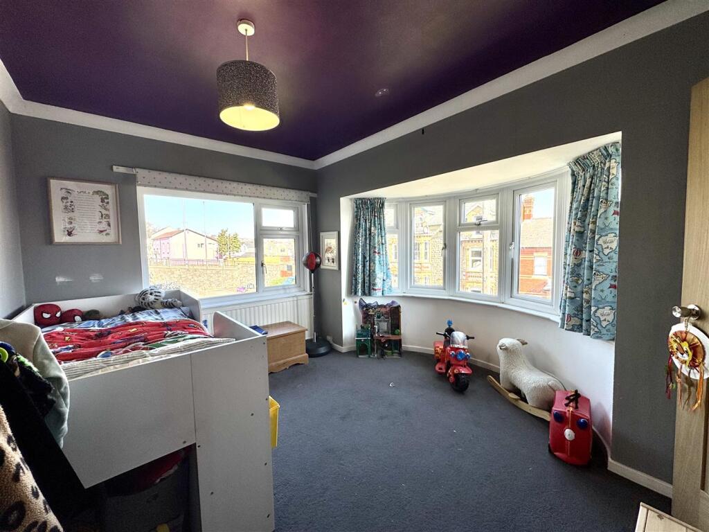 BEDROOM 2