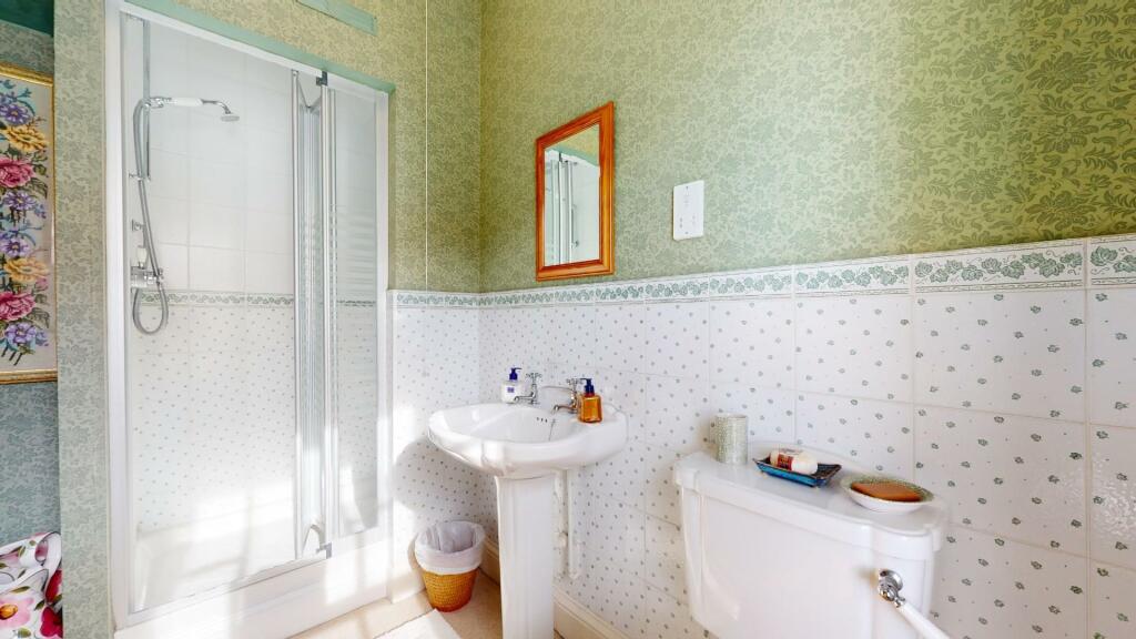 ensuite 2.jpg
