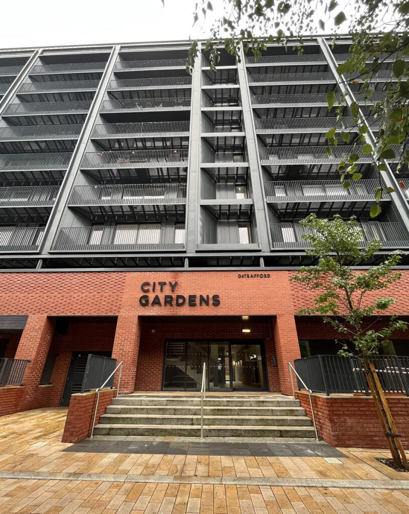 ctygrdns290838ext.jpg