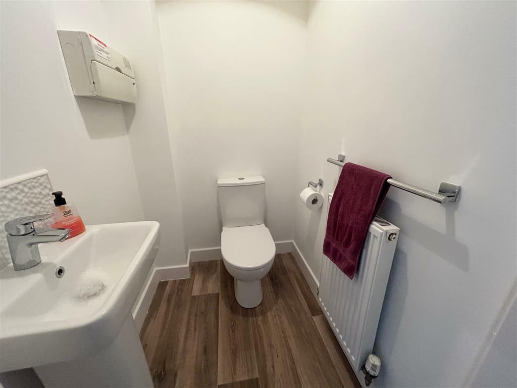 Cloakroom/wc
