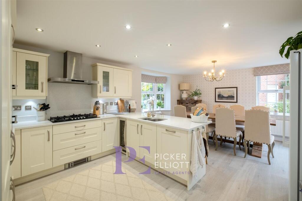 Dining/ Kitchen