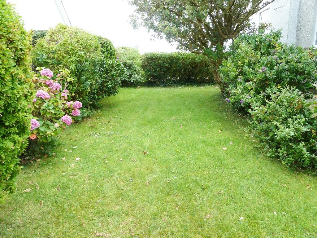 Garden to side