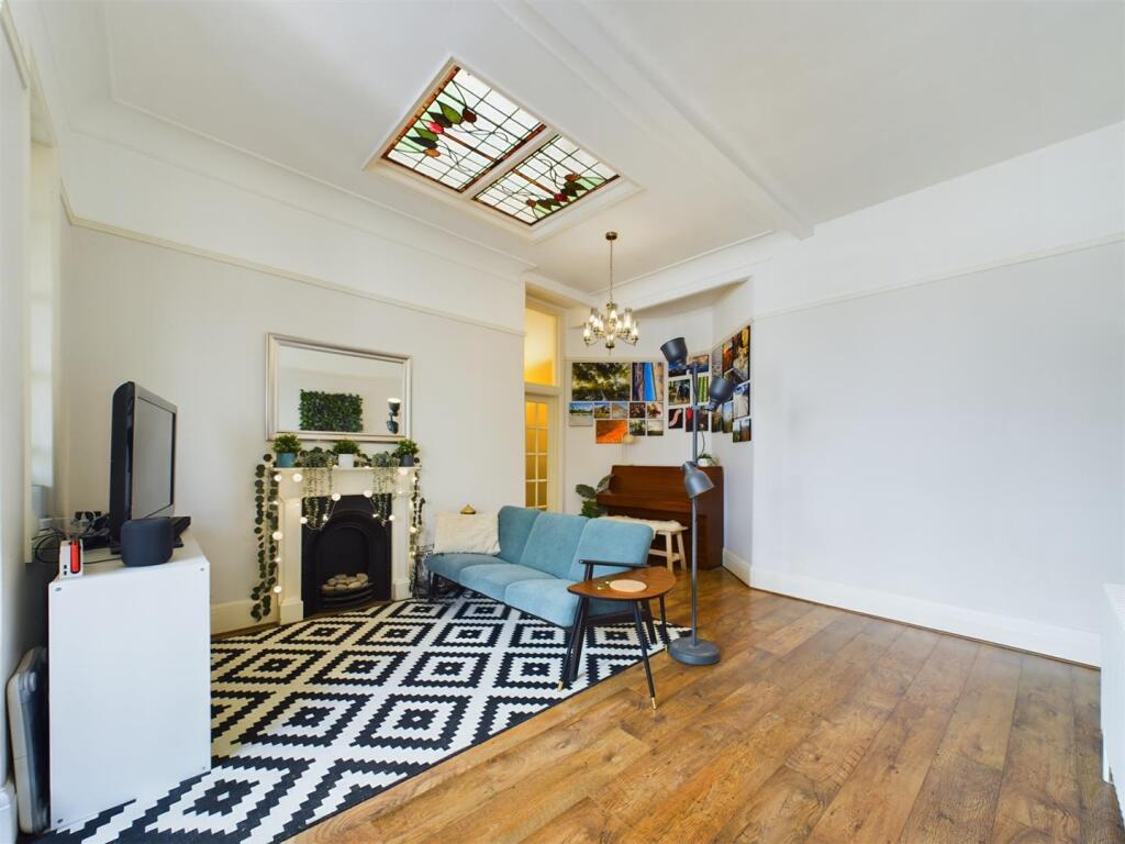 Lounge/Kitchen