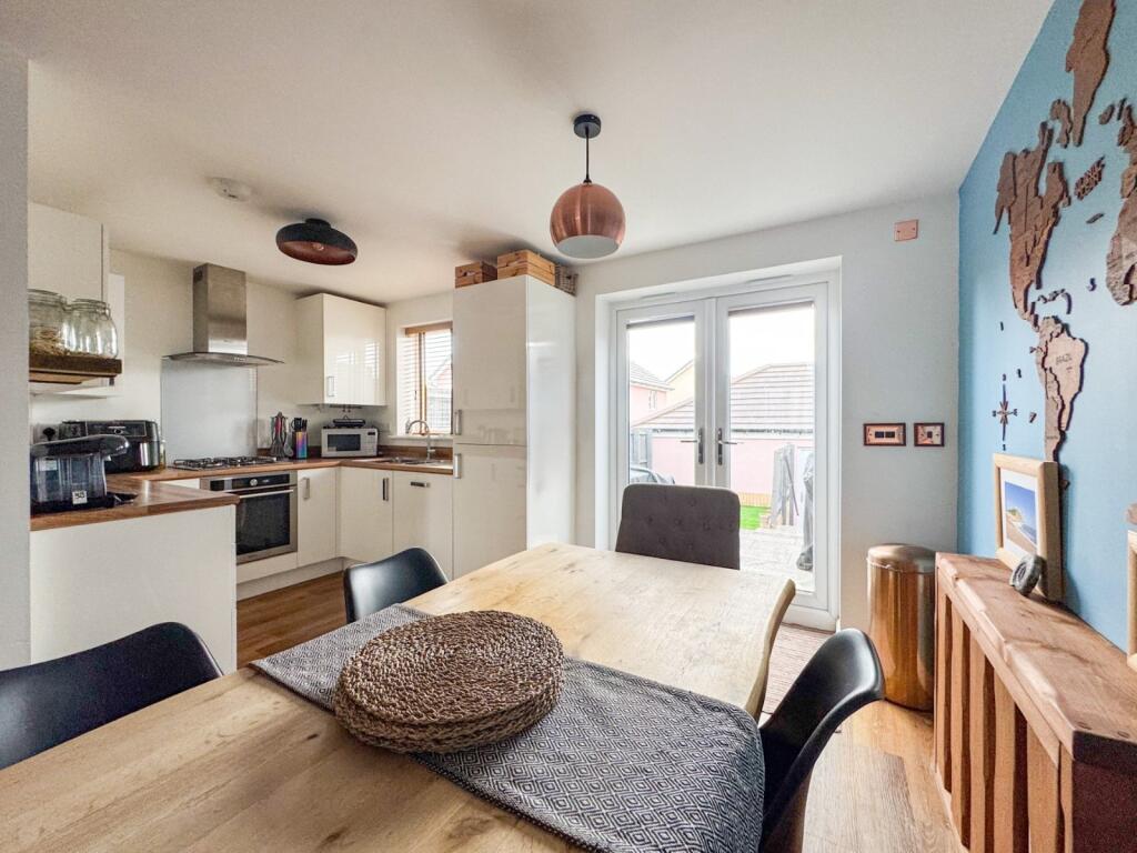 Kitchen/Dining Space