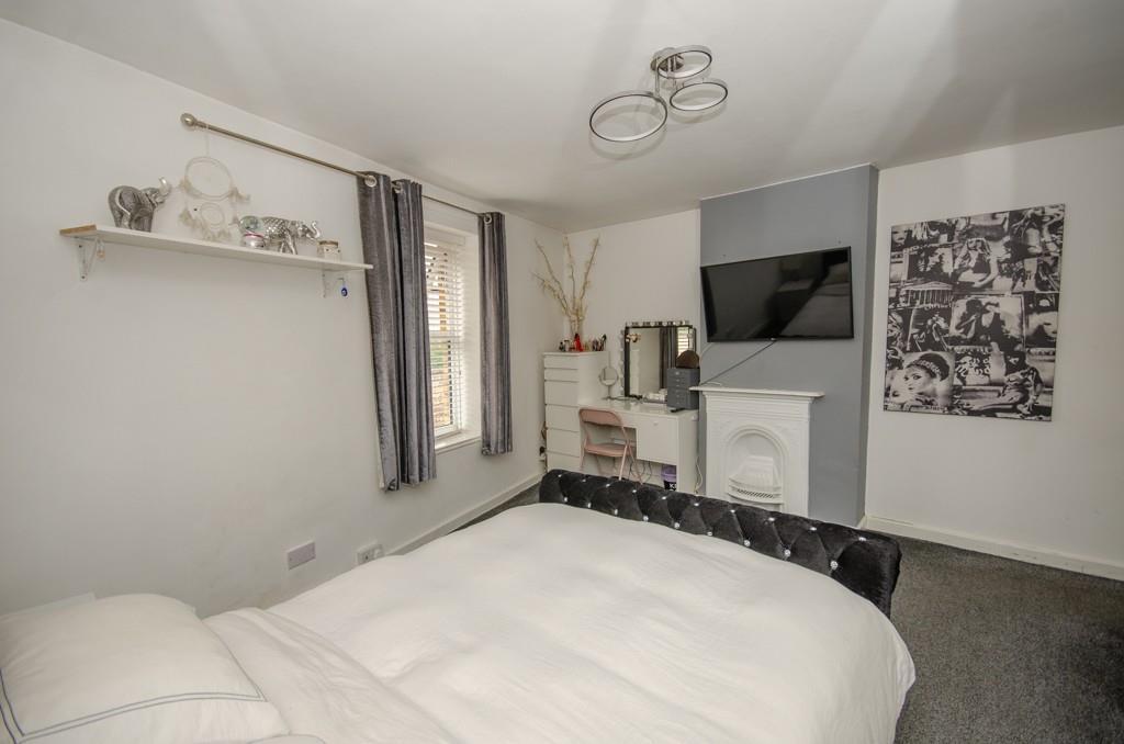 Bedroom one pic 2.jpg