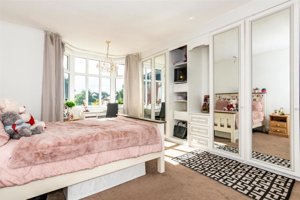 Bedroom 1.jpg