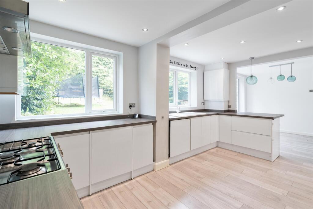 28 Rowlands Crescent_9.jpg