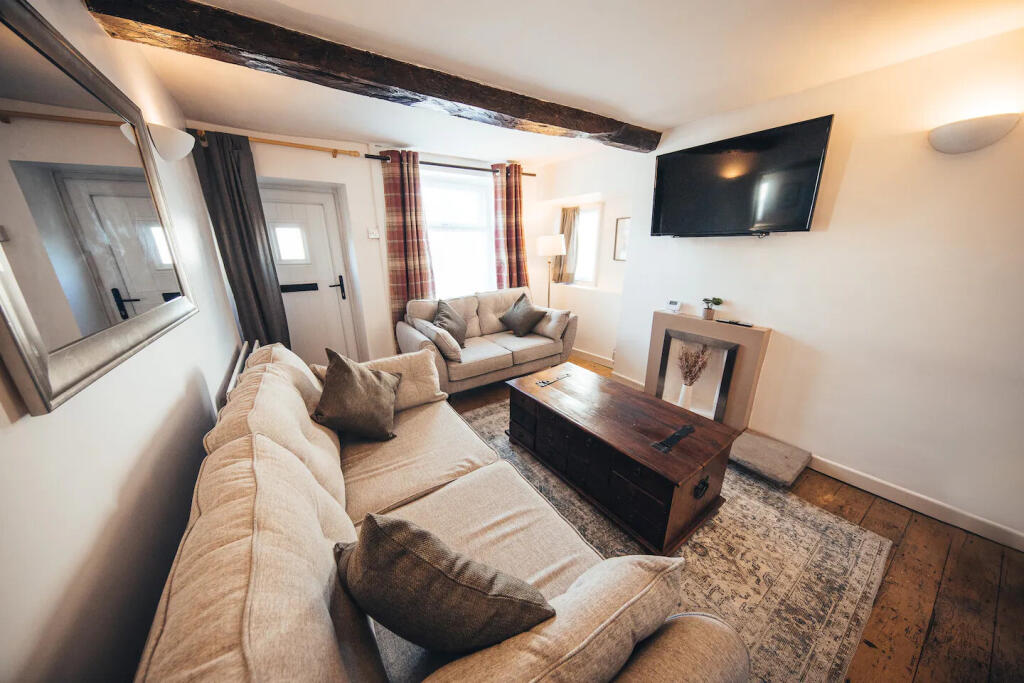 Living Room 2.jpg