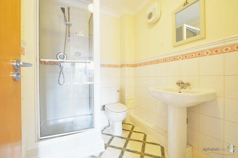 En suite Shower
