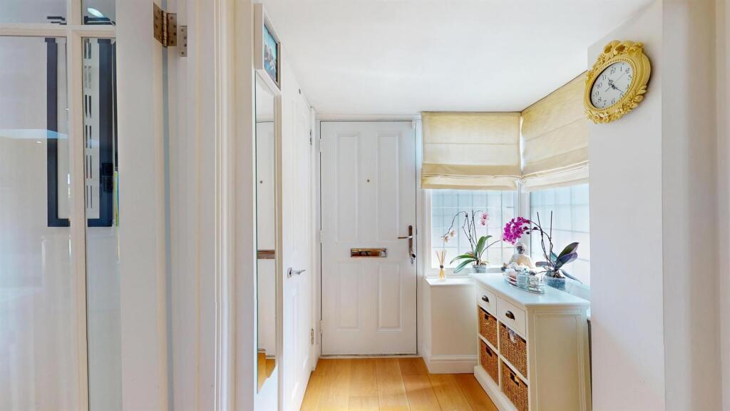 NEw refurbished - Spacious house for Sale - E6