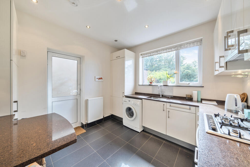 1346961-16-68b1d0...