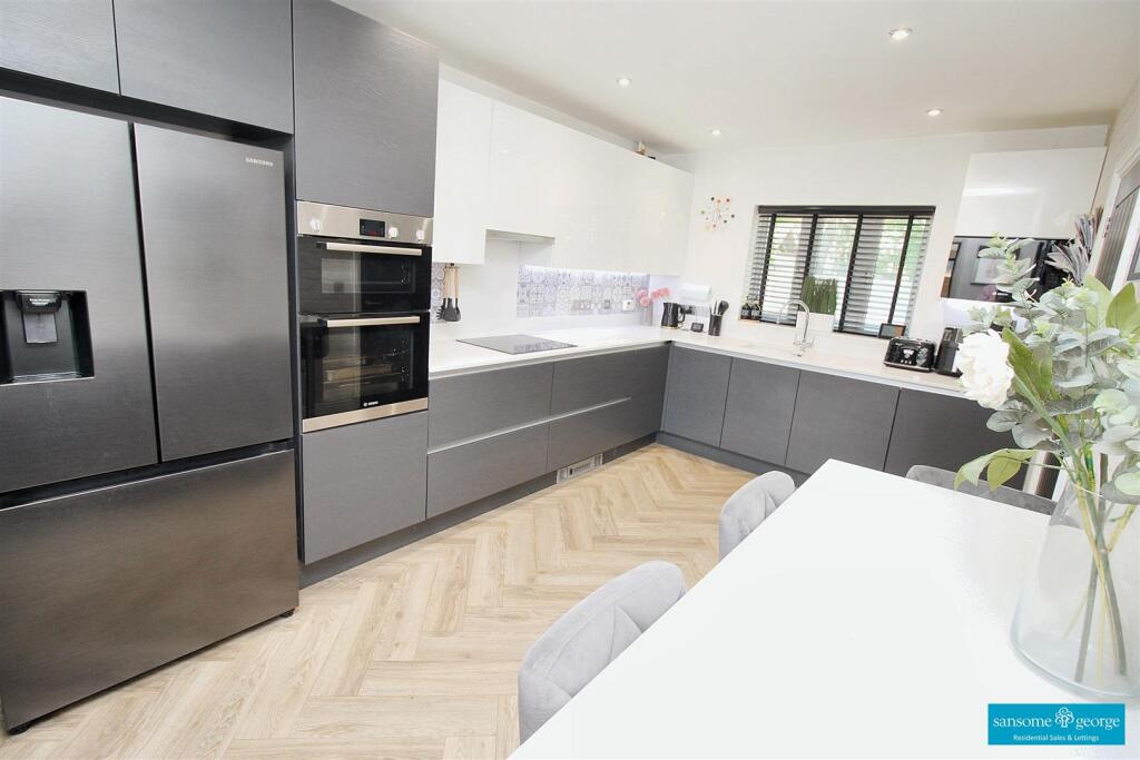 Kitchen/Breakfast Room