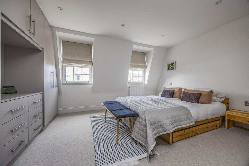 2 Cambridge Mews, Serpentine Road, Southsea-Portic