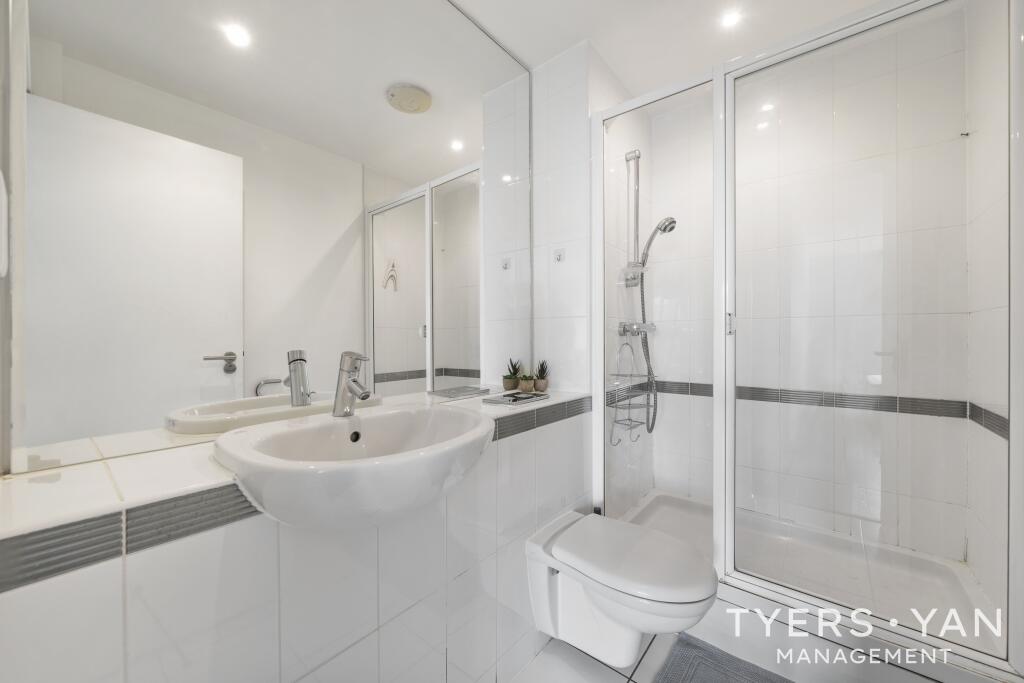 En-Suite Bathroom