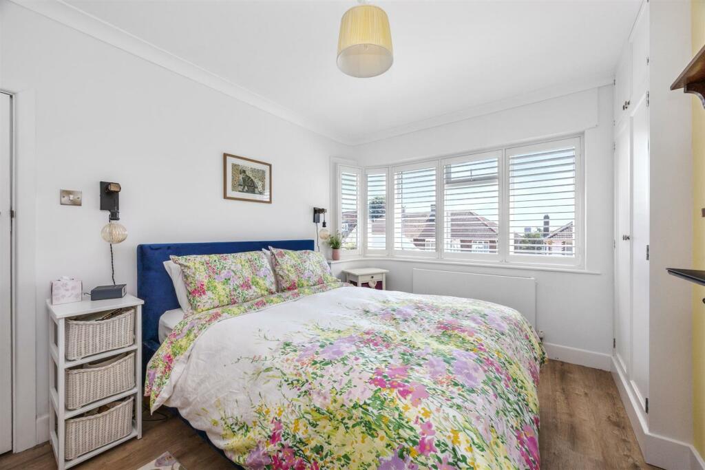 Fallowfield Crescent 60 BEDROOM FLOWERS.jpeg