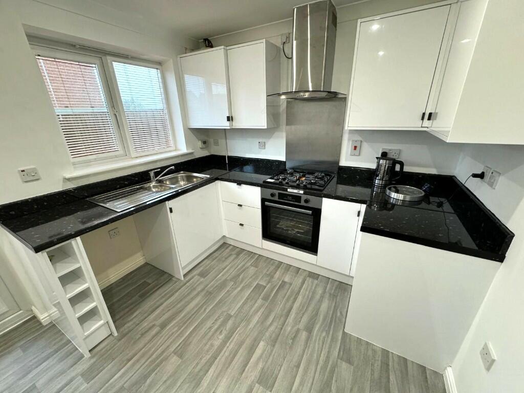 FITTED KITCHEN