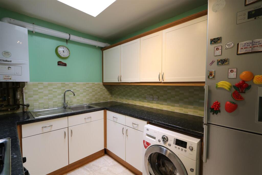 Kitchen 2.JPG
