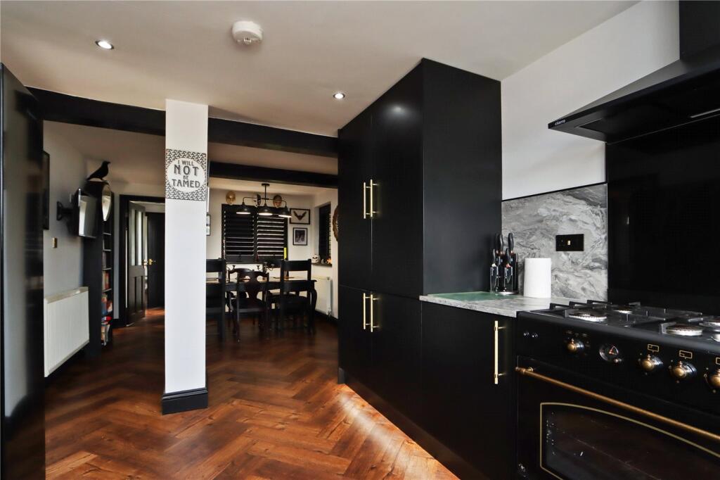 Kitchen Diner Pic 2