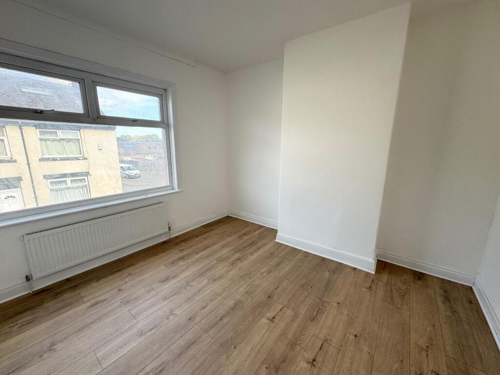 BEDROOM 1 (FRONT)