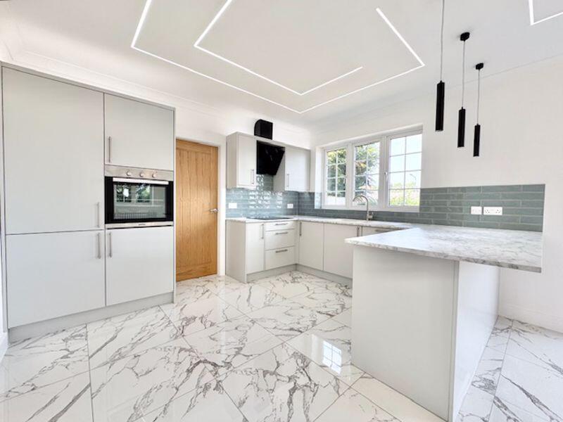 Kitchen breakfast room