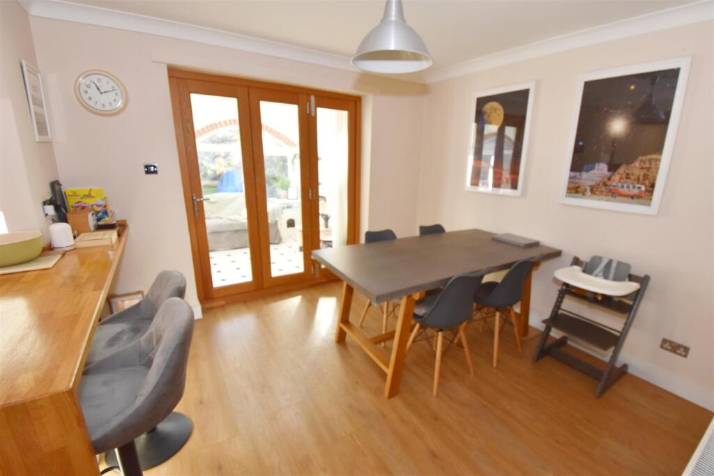 Dining area.jpg