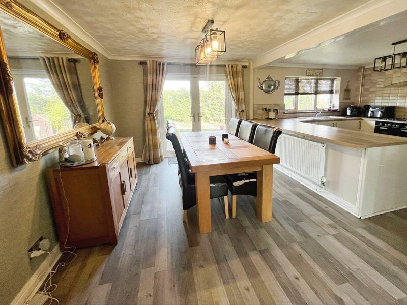 Kitchen Dining Area