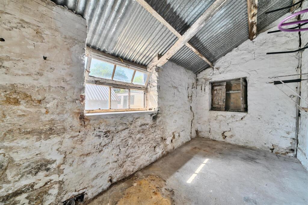 Saddle room