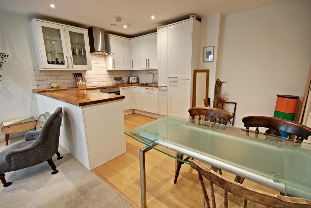 101 QMH - Dining-kitchen