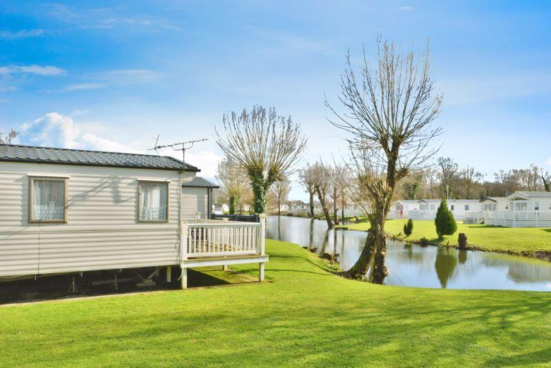 Holiday home and lake view