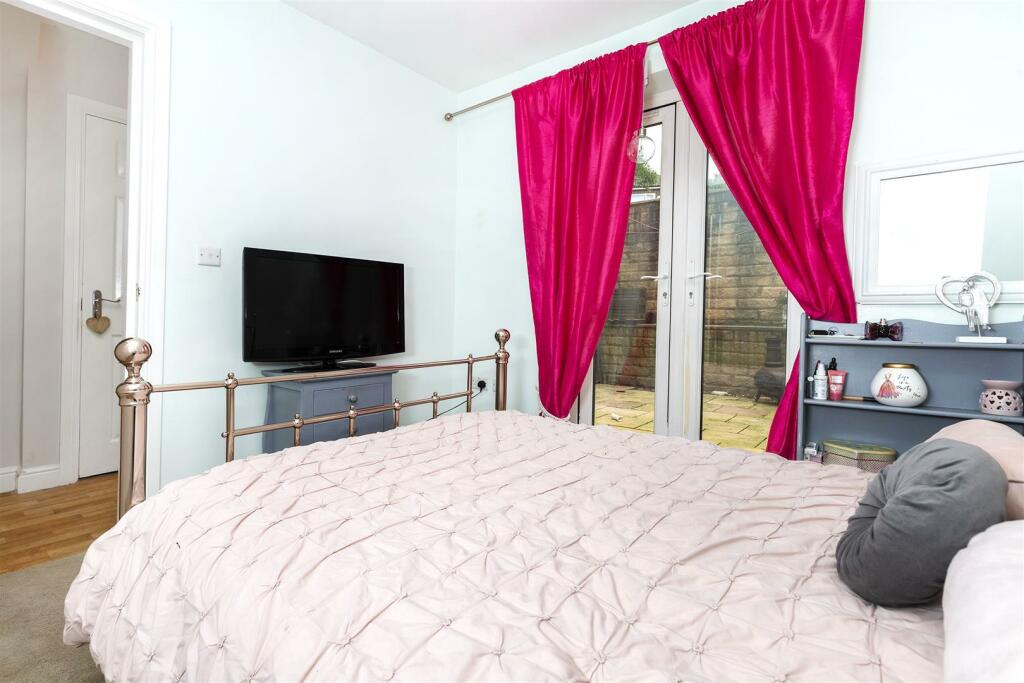 Bramleys Estate Agents - Heatherdale - Halifax (3)