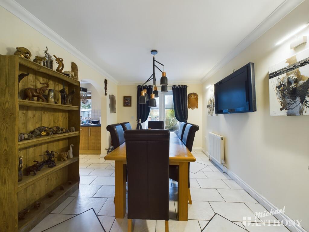 CAM02773G0-PR0209-STILL011