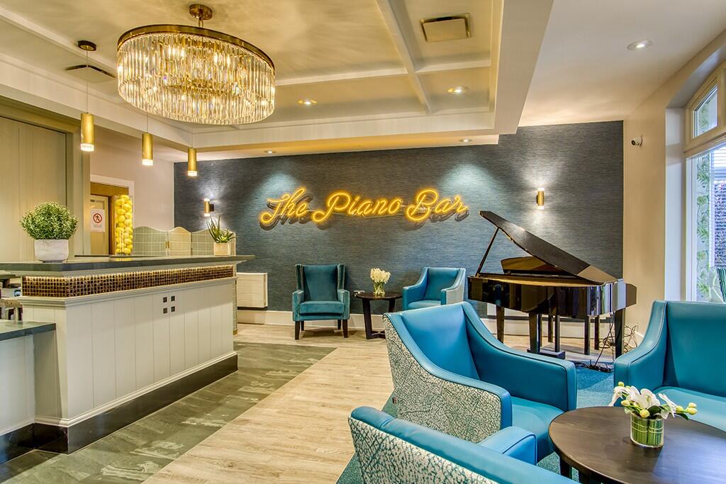 Piano Lounge