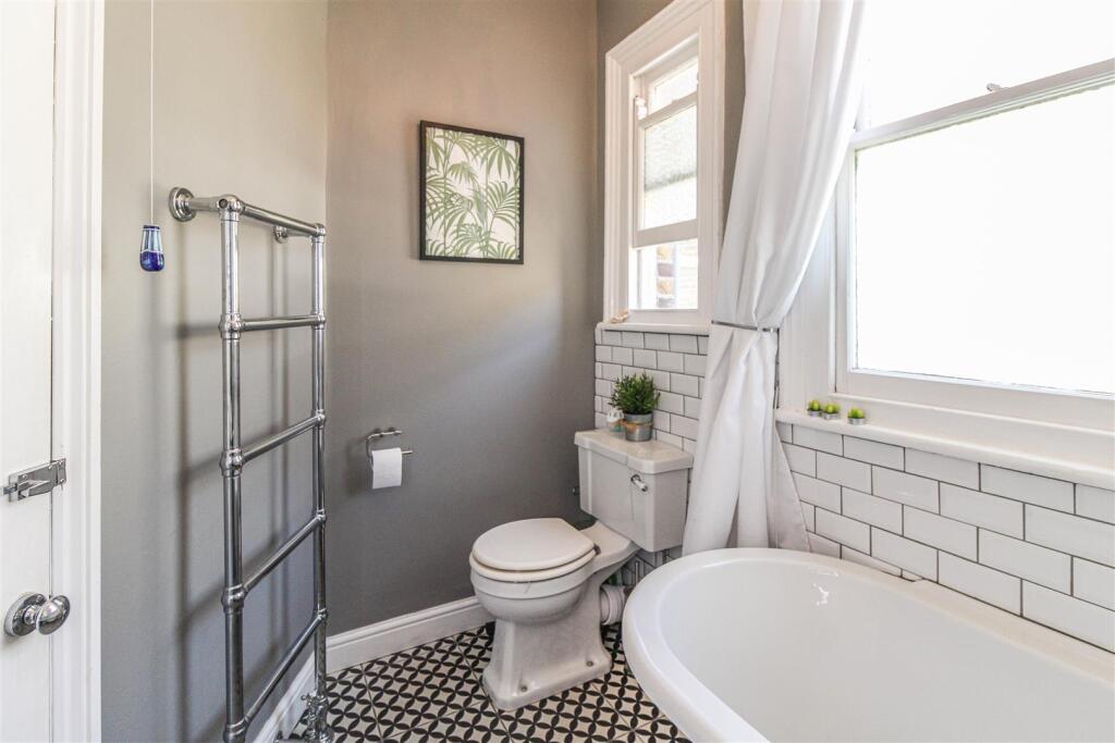 "Burlington" suite bathroom