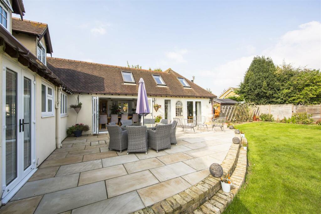 Social Connected Terrace