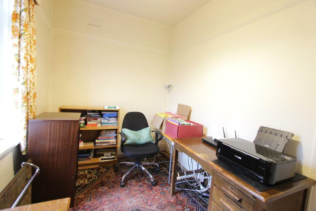 bedroom 4 .JPG