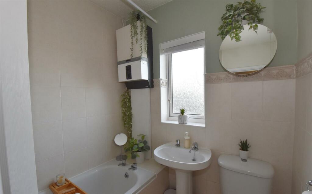 Bathroom (1).jpg