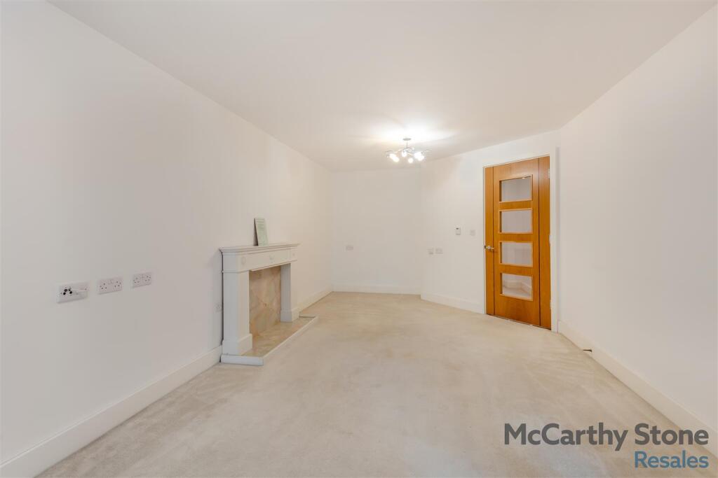 8667784-interior07.jpg